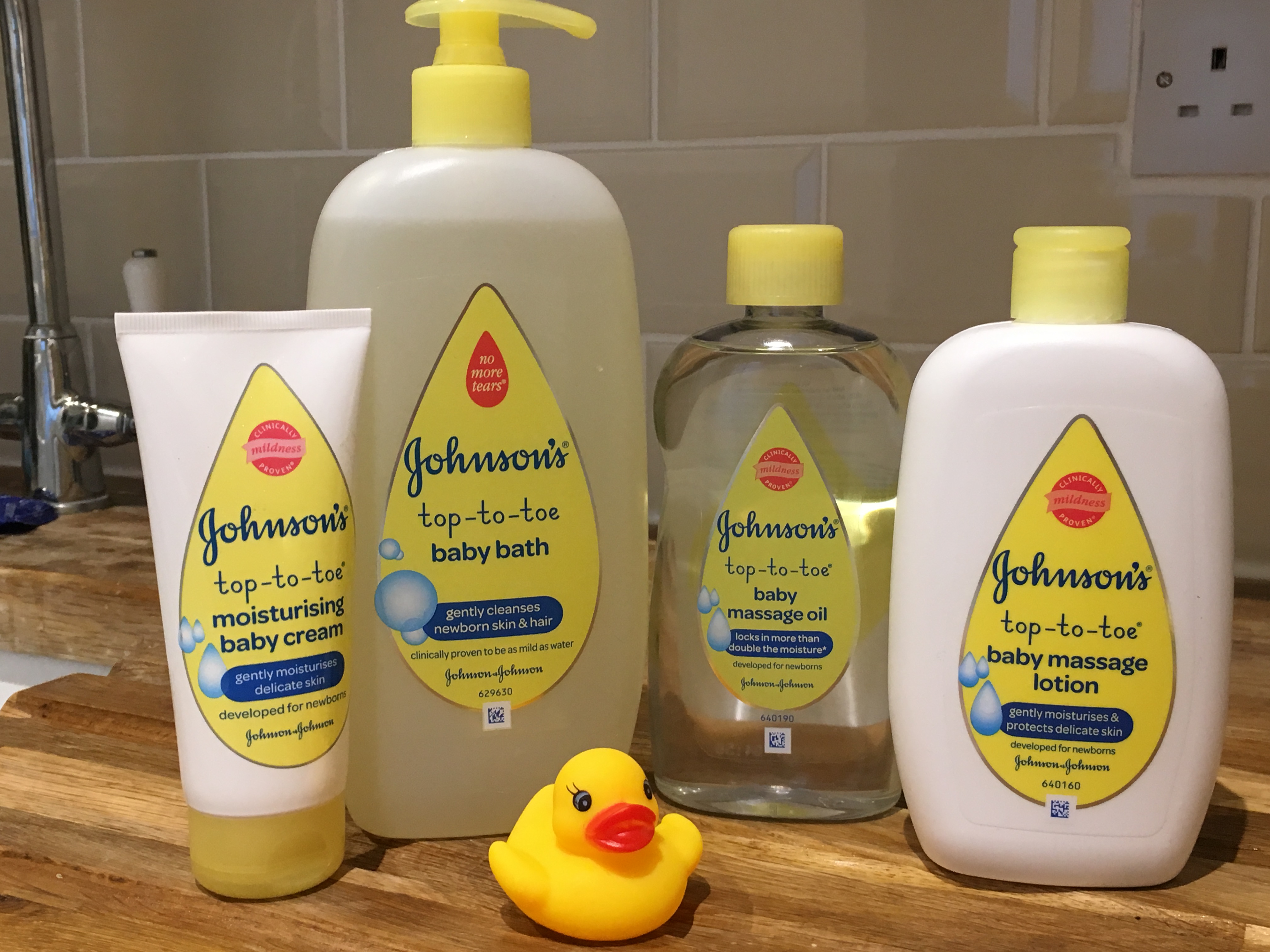 Johnson's Baby, Moisture, massage and mild on skin! - Glossytots